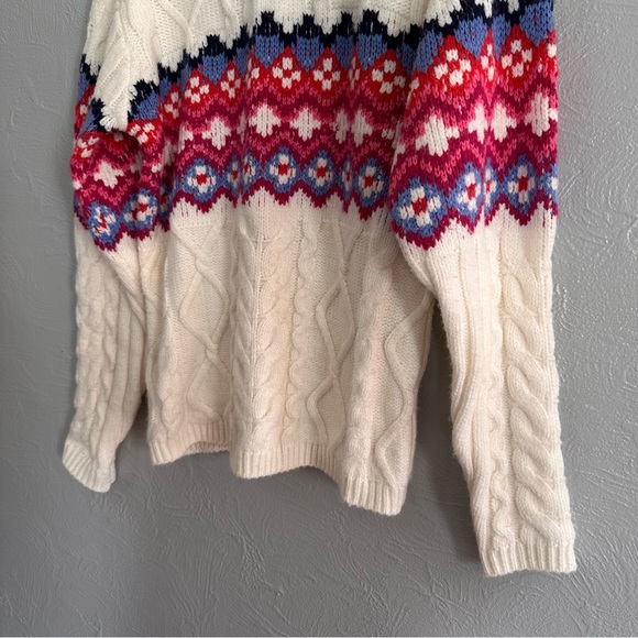 St. John's Bay Turtleneck Sweater, Size L - Picture 4 of 10